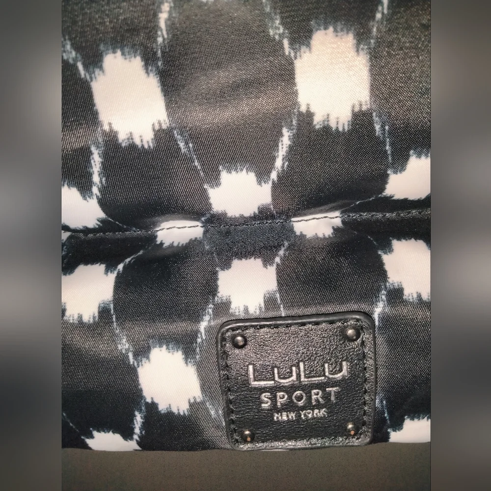 LuLu Sport New York (Black & White) Ikat Pattern Stream Line (Puffer) Tote Bag